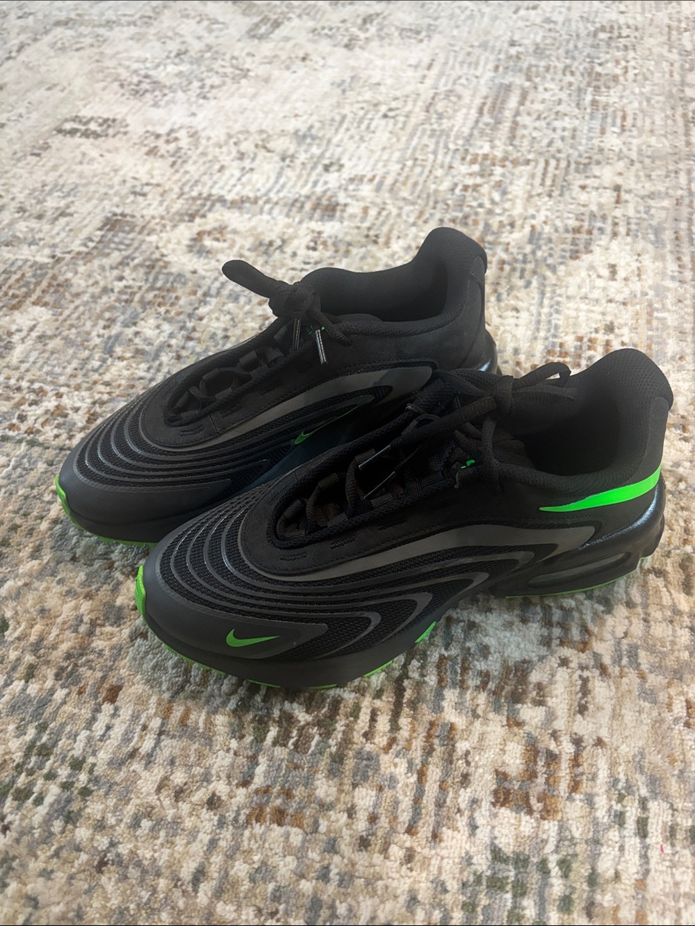 Nike Black Athletic Sneakers with Bright Green Accents